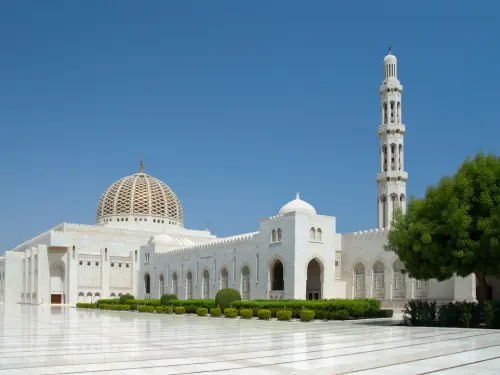 OMAN HIGHLIGHTS: MOUNTAINS, DESERT & COASTAL ADVENTURE