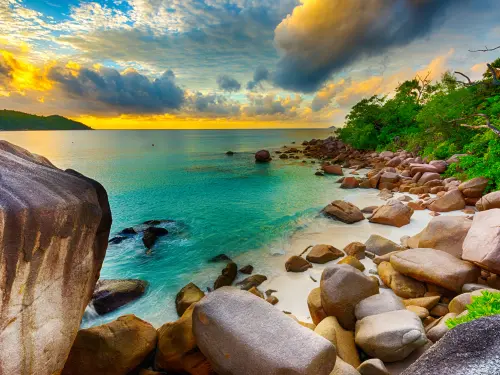 HOLIDAY IN SEYCHELLES